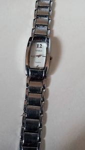 Jam tangan wanita preloved kondisi jam tangan jalan/hidup normal tali rantai pengganti diameter casing 18mm.