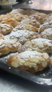 ครัวซองต์อัลม่อน แพค3ชิ้น ครัวซองเนยสด ครัวซองต์ฝรั่งเศส Almond Croissants ครัวซองเนยสด 50g./1 piece included