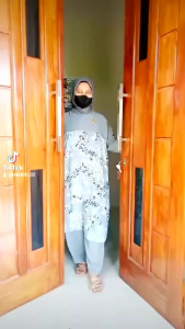 SETELAN TUNIK WANITA CRINKLE MOTIF BUNGA TERBARU KEKINIAN MURAH