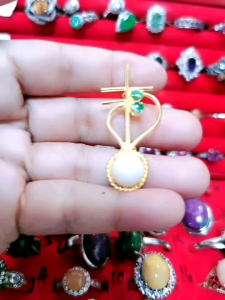 เข็มกลัดมุกสีขาวพลอยแท้ใช้ประดับตกแต่งเสื้อผ้า