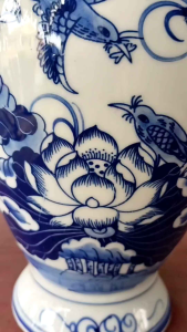 Lọ hoa hoạ tiết màu xanh/ Lục bình Tài Lộc men lam