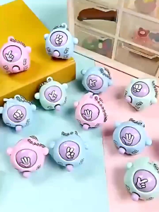 <🇱🇷READY STOCK> Permainan Gunting Batu Kain dengan berputar KeyChain yang menarik gift for children