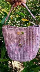 กระเป๋าสะพาย กระเป๋าถัก bucket bag น้องถังไซส์เล็ก เชือกร่มสีชมพูนู้ดดิ้นเงิน สวยงาม หรูหรา พร้อมส่ง