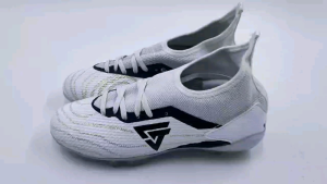 (Free Kaos kaki) sepatu bola gastruz viver double white - dewasa & junior\n(Free Kaos kaki) sepatu bola gastruz viver blue sky - dewasa & junior