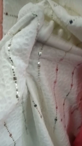 Bahan Kain Embos Gliter Salur: Pilihan Tepat untuk Dekorasi dan Acara Formal