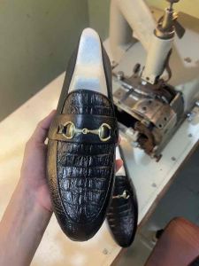 Giày lười công sở nam cao cấp in vân gù cá sấu gắn băng mác síc chuông giày dự tiệc nam đế cao su khâu may chắc chắn mã 68