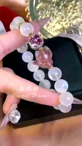 【现货】草莓晶狐仙+石榴石+月光石设计款手串|桃花人缘 × 魅力提升 × 气场平衡 ✨ Strawberry Quartz Fox Spirit + Garnet + Moonstone Bracelet