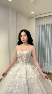 Voan lúp tóc cô dâu đính kim sa lấp lánh