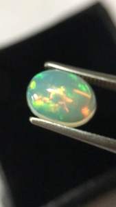 OPAL โอปอล แท้ 1.21 กะรัต ทรงไข่ เนื้อนวนใส เหลือบรุ้งสวยหลากสี