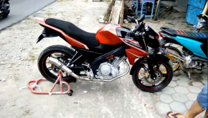 Knalpot Akrapovic Megaphone Stainless Fullsystem R15-CBR150R-CB150R-MX