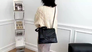 TAS SELEMPANG WANITA / TAS FASHION IMPORT R546 H785 L252 AD439