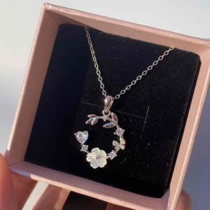 สร้อยคอเงิน 92.5 ผีเสื้อและดอกไม้ 𝑏𝑢𝑡𝑡𝑒𝑟𝑓𝑙𝑦 & 𝐹𝑙𝑜𝑤𝑒𝑟