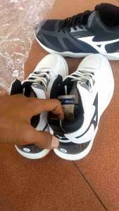 sepatu olahraga voli Mizuno boots wave momentum 2 super series/sepatu olahraga voli