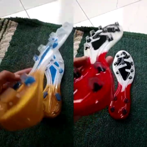 Sol Sepatu Sepak Bola: Sol Anti-Slip & Tahan Air