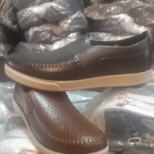 sepatu bahan karet//sepatu terbaru