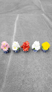 พาน พานดอกไม้ บัวบาน ชบาแดง มะลิ ดาวเรือง ขนาดตามรูป ทำจากดินปั้น สำหรับถวายสิ่งเคารพบูชา