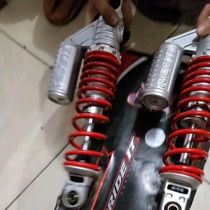 Sokbleker RIDEIT Model KYB 320mm Peredam Kejut Belakang Shock Copy KYB Shocbreker Sok Model KYB Silver Merah 320mm RIDE IT Universal