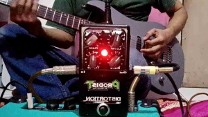 Efek Gitar Listrik -Efek Gitar  Distorsi  4 Potensio & 2 Potensio Plus Adaftor+Efek Gitar Distorsi Delay Plus Adaftor