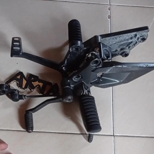 Foot Step Depan Kawasaki Ninja 250cc Original Copotan