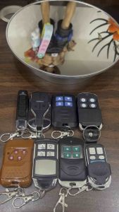 Điều khiển cửa cuốn 433mhz-Remote cửa cuốn mã sao chép học lệnh thông minh sóng xa khoẻ đã kèm pin.