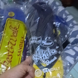 1 PAIR TSINELAS ( BEACH WALK )