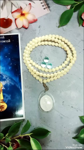 สร้อยประคำ108เม็ด (8มม.)พระผงจักรพรรดิพิมพ์ขนาดกลางเลี่ยมกรอบอะคลิลิคหนาพิเศษลูกแก้วจักรพรรดิ3ลูก  และคาถามหาจักรพรรดิ