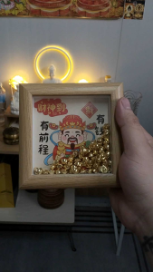 TRANH THẦN TÀI TẶNG KÈM 60 THỎI VÀNG KHUNG GỖ MẶT GƯƠNG 12CM