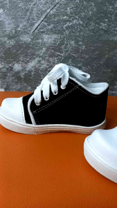 Sepatu Anak Laki-Laki Sneakers Usia 123 Tahun