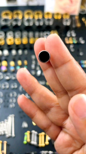 (1 Pcs/ 1 Buah) Anting Titanium 100% Asli//Pria dan Wanita//Pircing Tindik Anti Karat 8mm (Black dan miracle)