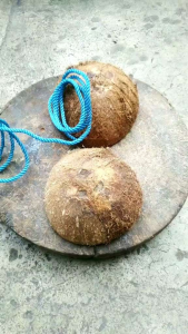 Egrang Batok Kelapa - Mainan Tradisional Egrang Batok Kelapa - Mainan Anak