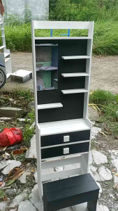 meja rias kosmetik black and white