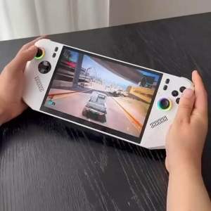 MSI Claw A8 BZ2EM-014TH Polar Tempest – เครื่องเกมพกพาระดับโปรด้วยขุมพลัง AMD Ryzen™ Z2 Extreme