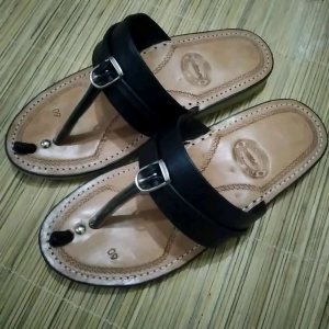 sandal kulit pria terumpah /sandal terumpah kulit asli/sandal jepit terumpah kulit karet mentah/sandal tradisional terumpah pusaka