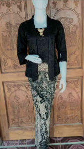 Setelan Couple Kebaya Kutubaru Brokat Pasangan Kemeja Batik Pria Atasan Baju Kondangan Pesta Wisuda\\n\\n Apa Itu Setelan Couple Kebaya Kutubaru?\\n\\nSetelan couple kebaya kutubaru adalah pakaian tradisional Indonesia yang dirancang untuk pasangan, terdiri dari kebaya brokat pasangan dan kemeja batik pria atasan. Setelan ini biasanya dipakai pada acara-acara formal seperti pesta pernikahan, wisuda, dan acara kondangan lainnya.\\n\\n Kebaya Brokat Pasangan\\n\\nKebaya brokat pasangan adalah kebaya tradisional Indonesia yang biasanya dipakai oleh wanita. Kebaya ini terbuat dari bahan brokat yang indah dan elegan, dengan desain yang unik dan menarik. Kebaya brokat pasangan biasanya dipakai bersama rok yang sesuai.\\n\\n Baju Kondangan Pesta Wisuda\\n\\nBaju kondangan pesta wisuda adalah pakaian yang biasanya dipakai oleh tamu undangan pada acara pesta wisuda. Kebaya dan kemeja batik pria atasan adalah pilihan yang populer untuk acara-acara kondangan seperti ini.\\n\\n Bagaimana Memilih Setelan Couple Kebaya Kutubaru?\\n\\nMemilih setelan couple kebaya kutubaru bisa menjadi tantangan tersendiri. Berikut adalah beberapa tips yang dapat membantu Anda memilih setelan yang tepat:\\n\\n Kemeja Batik Pria Atasan\\n\\nKemeja batik pria atasan adalah bagian penting dari setelan couple kebaya kutubaru. Pastikan bahwa kemeja ini sesuai dengan warna dan desain kebaya brokat pasangan Anda.\\n\\n Kebaya dan Kemeja Batik\\n\\nPastikan bahwa kebaya dan kemeja batik yang Anda pilih cocok satu sama lain. Kedua pakaian harus memiliki warna dan desain yang serasi agar terlihat elegan dan menarik.\\n\\n Cara Mengenakan Setelan Couple Kebaya Kutubaru\\n\\nBerikut adalah beberapa tips tentang cara mengenakan setelan couple kebaya kutubaru:\\n\\n Setelan Couple Kebaya Kutubaru\\n\\nPastikan bahwa setelan couple kebaya kutubaru yang Anda pilih sesuai dengan acara dan suasana hati Anda. Setelan ini biasanya dipakai pada acara-acara formal seperti pesta pernikahan, wisuda, dan acara kondangan lainnya.\\n\\n Kebaya, Rok, Kemeja\\n\\nPastikan bahwa kebaya, rok, dan kemeja yang Anda pilih sesuai satu sama lain. Kedua pakaian harus memiliki warna dan desain yang serasi agar terlihat elegan dan menarik.\\n\\n Tips dan Trik Menggunakan Setelan Couple Kebaya Kutubaru\\n\\nBerikut adalah beberapa tips dan trik tentang cara menggunakan setelan couple kebaya kutubaru:\\n\\n Kebaya Brokat Pasangan\\n\\nPastikan bahwa kebaya brokat pasangan yang Anda pilih sesuai dengan acara dan suasana hati Anda. Kebaya ini biasanya dipakai pada acara-acara formal seperti pesta pernikahan, wisuda, dan acara kondangan lainnya.\\n\\n Baju Kondangan Pesta Wisuda\\n\\nPastikan bahwa baju kondangan pesta wisuda yang Anda pilih sesuai dengan acara dan suasana hati Anda. Kebaya dan kemeja batik pria atasan adalah pilihan yang populer untuk acara-acara kondangan seperti ini.\\n\\nSekarang Anda sudah tahu apa itu setelan couple kebaya kutubaru, bagaimana memilih dan mengenakannya, serta tips dan trik untuk menggunakan setelan ini dengan benar. Selamat mencoba!\n}