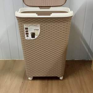 UniGlobal High Quality Rattan Cane Laundry Basket With Cover And Wheel Easy to Move Space Saver Big Capacity