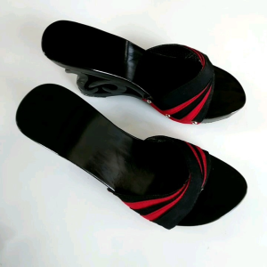 Sandal Kayu Hak Bolong Kriting 8cm Selom Merah