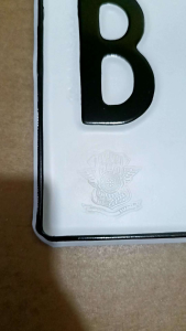 Plat Nomor Mobil Putih & Hitam Font Baru Pakai Logo 1set ( Sepasang )