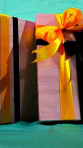 Kotak Hadiah Ulang Tahun 20x20 cm: Pilihan Elegan untuk Pria dan Wanita