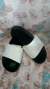 Sandal Slip-On Hitam Putih Pria Terbaru hillos