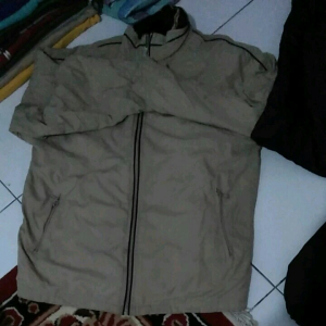 Jaket Parasut Cowok & Cewek: Terbaru, Berkualitas, dan Preloved