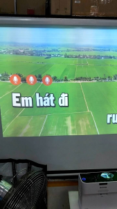 Máy chiếu gần Ricoh pj-wx4141N.do sáng 3300lm.bong chiếu đã dùng 411h