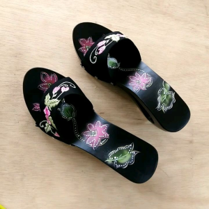 SANDAL KELOM GEULIS SELOP BORDIR HAK LOVE 7 CM
