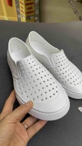 [Urban CHÍNH HÃNG Mẫu mới] Giày nhựa lỗ nam nữ đi mưa đi biển Urban - Chất liệu Eva siêu nhẹ chống nước giá tốt - Trắng dành cho mọi lứa tuổi