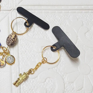Sto. Niño Hubad Banal na Gabay at Proteksyon Phone Keychain | With Lanyard Adapter