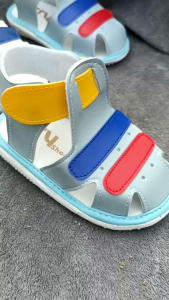 sandal bayi laki laki yang bunyi cit cit sandal anak bunyi cit-cit terbaru/sandal anak laki-laki perempuan usia 1 2 3 tahun terlaris/sepatu sandal anak kekinian nyaman dipakai sendal bayi terbaru pelangi