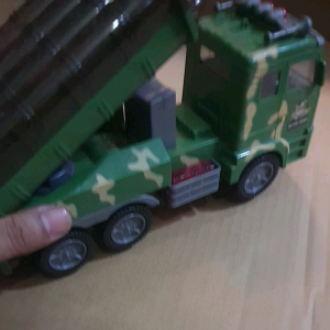 Mainan Truck Army Military Lampu dan Suara
