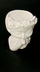 Lunas Whisper Handmade Candle - White ceramic candle holder with floral crown design - Ideal for home decor lighting