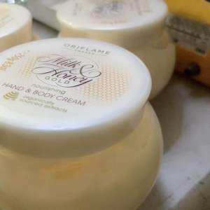 BODY CREAM ORIFLAME MILK HONEY NOURISHING