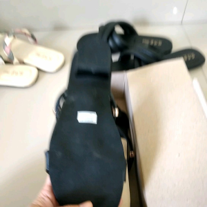 sandal wanita terbaru 2023