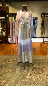 Haira Dress by Dian Pelangi LIMITED EDITION Busana Muslim Maxi Gamis Abaya Kaftan Gaun Outfit OOTD Pesta Pernikahan Kondangan Lebaran Casual Formal Wanita Hijaber Cantik Anggun Modis Modern Simple Elegan Mewah Model Korea Terbaru Motif Abstrak Kekinian